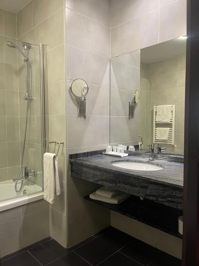 Complejo Leo 24H Hotel โมเนสเตริโอ ภายนอก รูปภาพ
