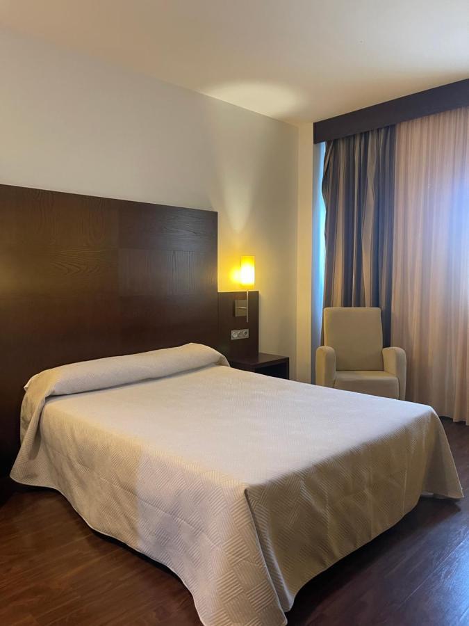 Complejo Leo 24H Hotel โมเนสเตริโอ ภายนอก รูปภาพ