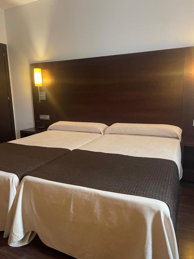 Complejo Leo 24H Hotel โมเนสเตริโอ ภายนอก รูปภาพ