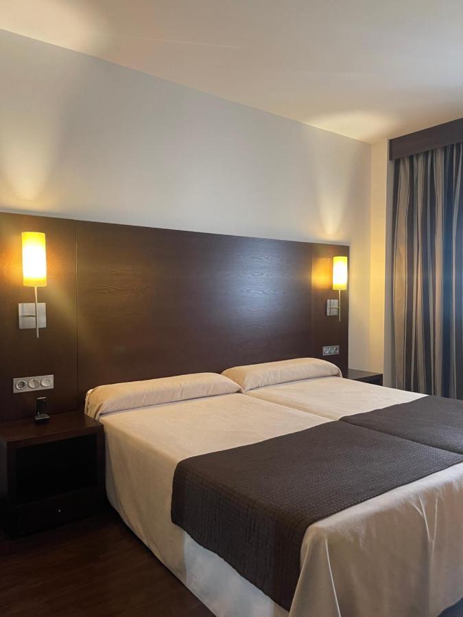 Complejo Leo 24H Hotel โมเนสเตริโอ ภายนอก รูปภาพ
