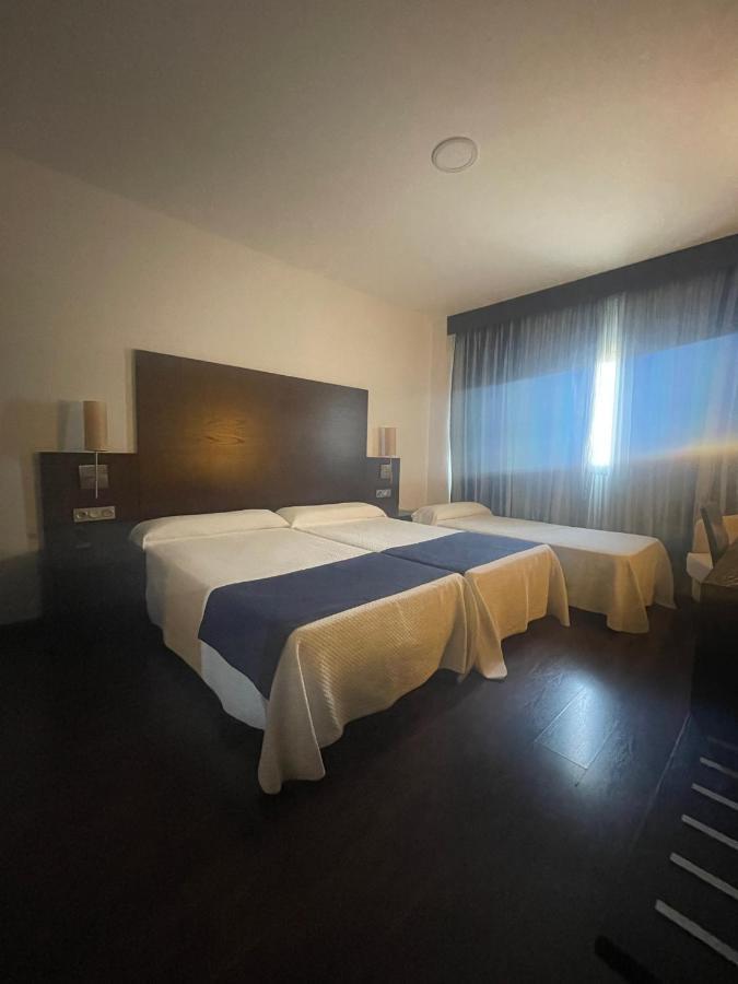 Complejo Leo 24H Hotel โมเนสเตริโอ ภายนอก รูปภาพ
